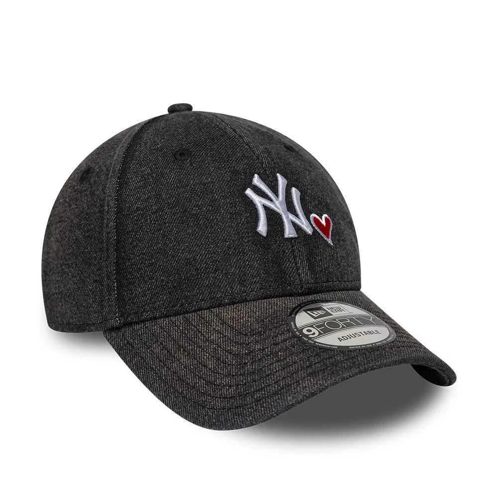 New York Yankees MLB Washed Denim Black New Era 9FORTY Adjustable Cap, three-quarter view showing the raised white NY logo with a red heart embroidered on the front panel, black curved visor and 9FORTY size sticker.