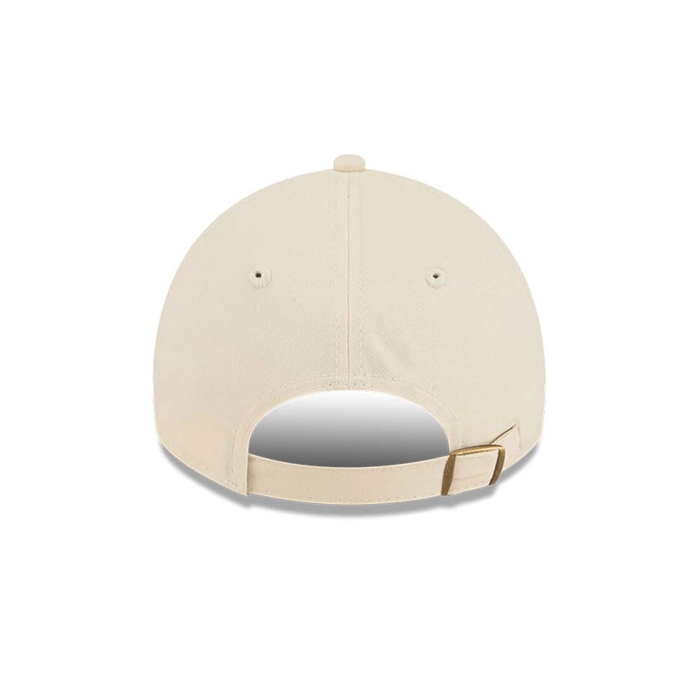 Pictured is this NBA Team Logo Chicago Bulls Casual Classic cap in beige. 7