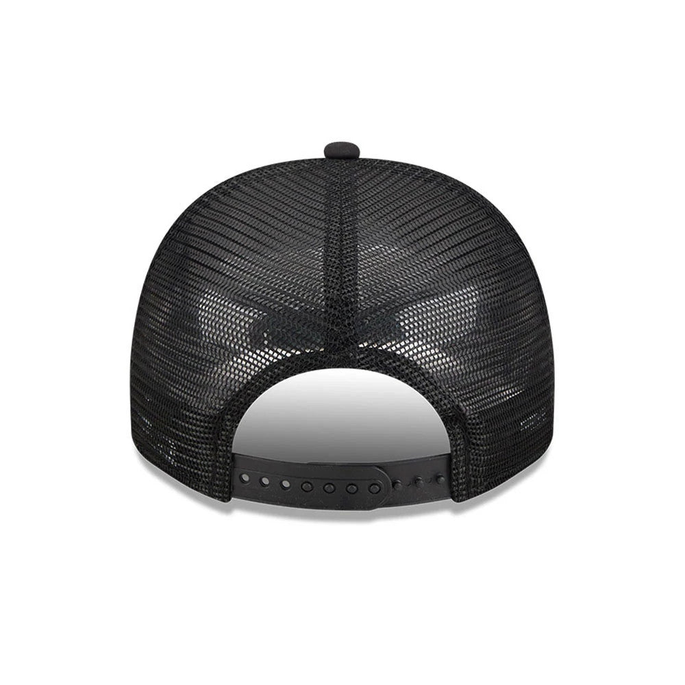 Pictured is this Womens DC Batgirl 9FIFTY A-Frame Snapback cap in black. 7