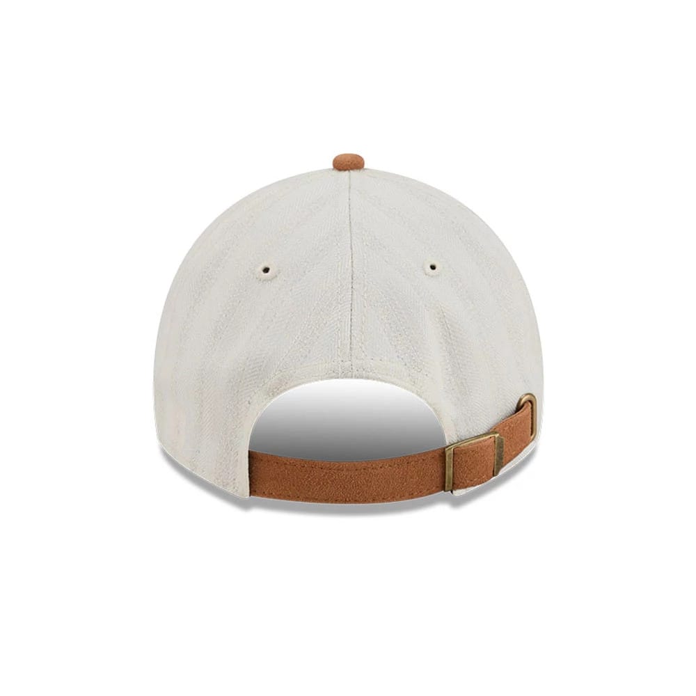 Pictured is this Womens DC Batgirl Casual Classic cap in white. 4