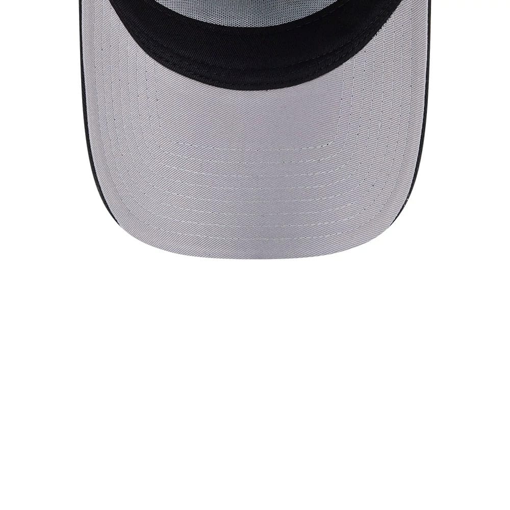 Pictured is this MLB Calligraphy Chicago White Sox 9FORTY A-Frame cap in black. 2