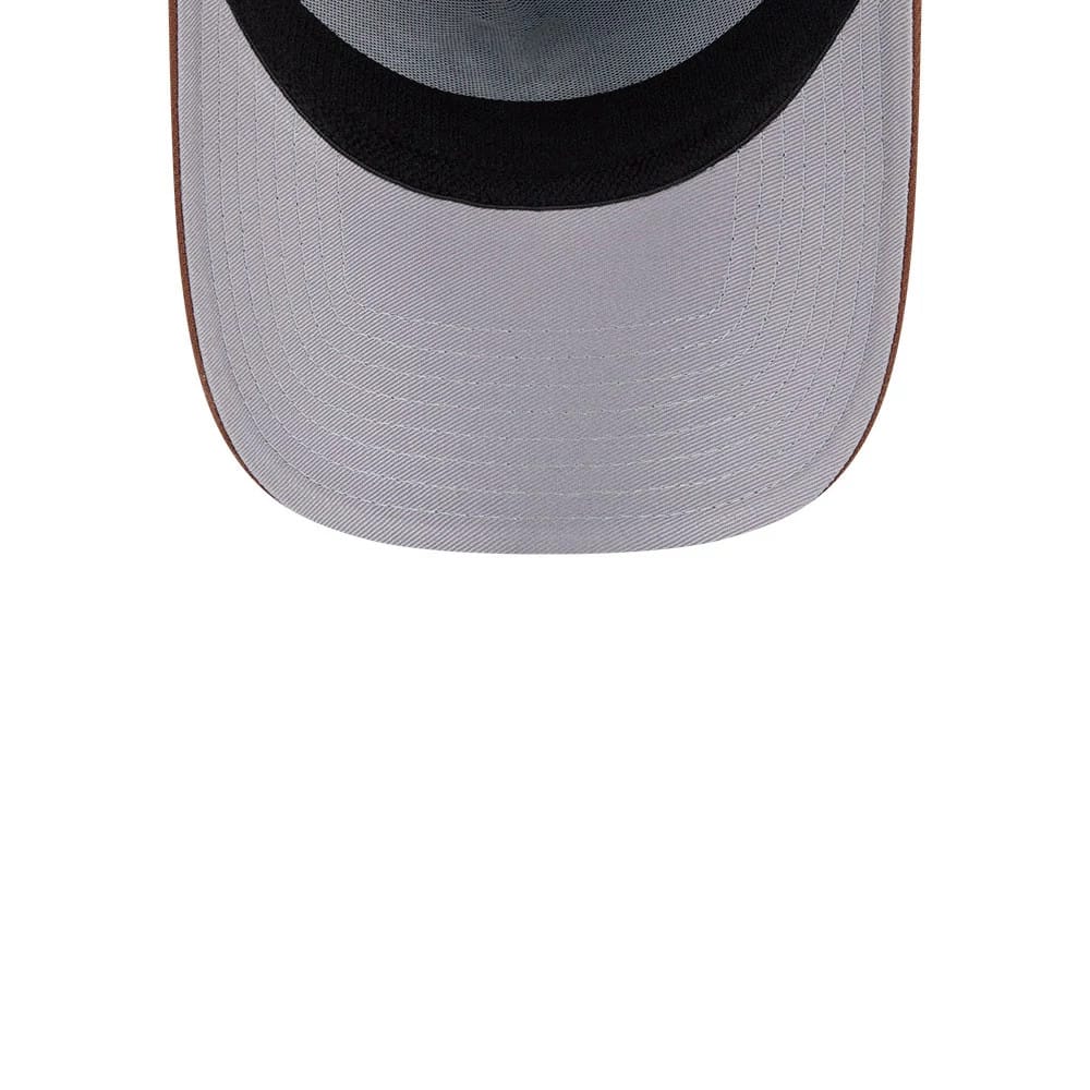 Pictured is this MLB Blueberry Tiramisu New York Yankees 39THIRTY A-Frame Stretch Fit cap in navy & brown. 2