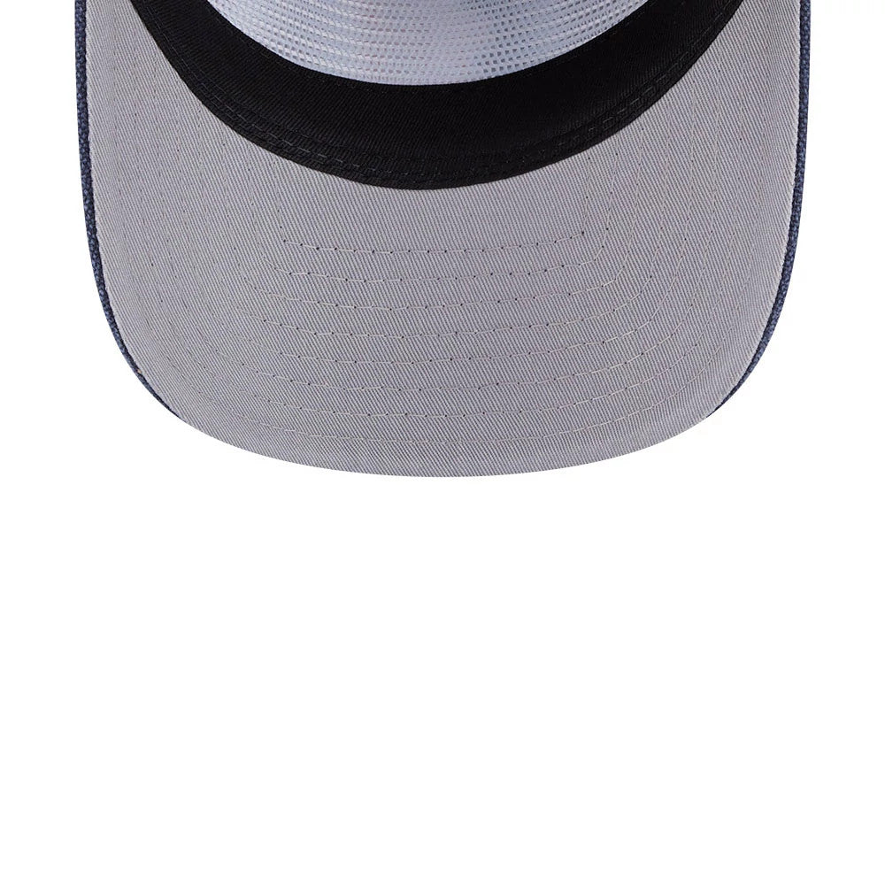 Detroit Tigers MLB Duck Canvas Navy New Era 19TWENTY Adjustable Cap, close-up view showing the curved visor with a grey visor, featuring fine stitching and a texture highlighting the front panel and edge detail.