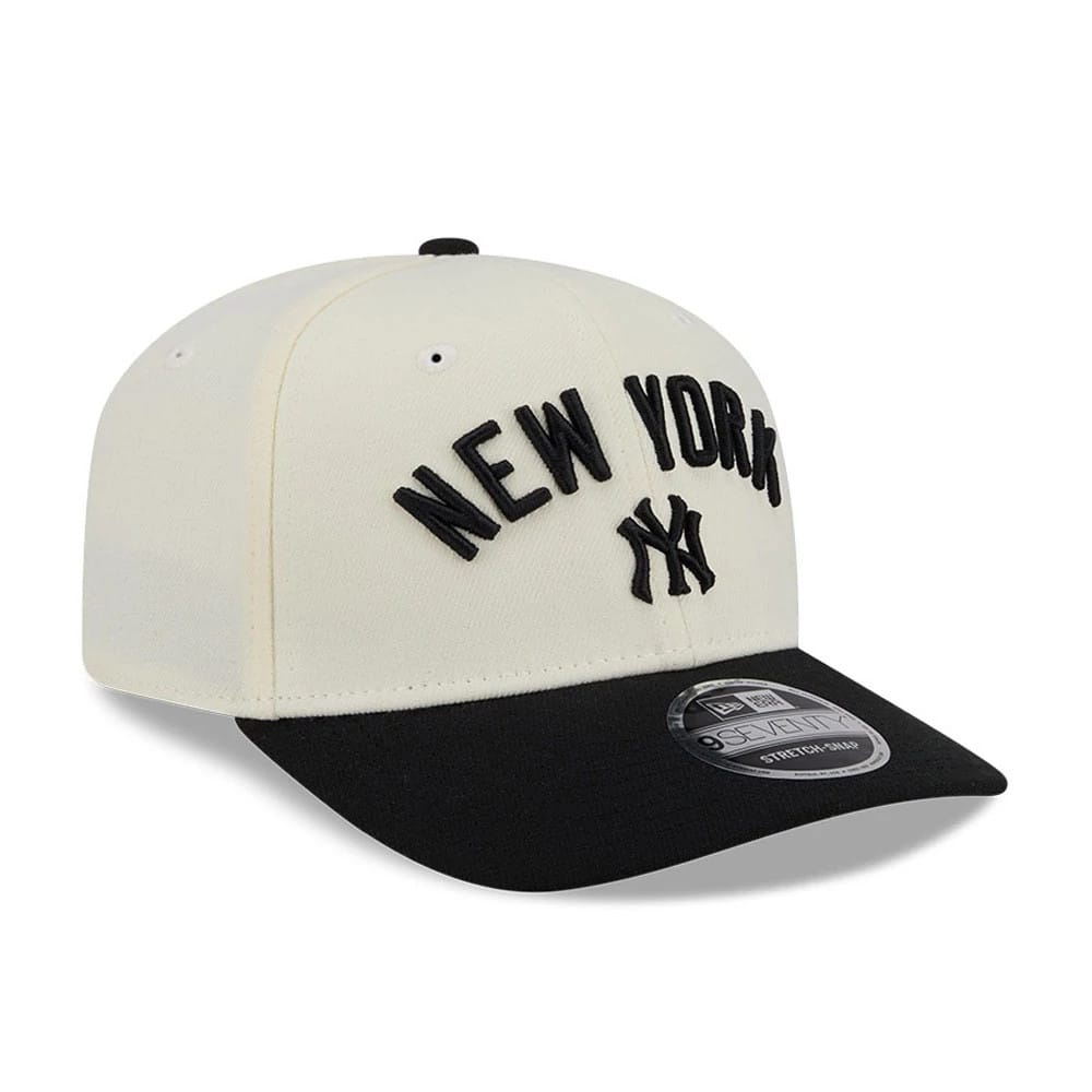 Yankees MLB 2 Tone Cream & Black New Era 9SEVENTY Stretch Snap Adjustable Cap, three-quarter view with raised black New York embroidery on the cream front panel, a black visor with a 9SEVENTY size sticker, and a black top button.