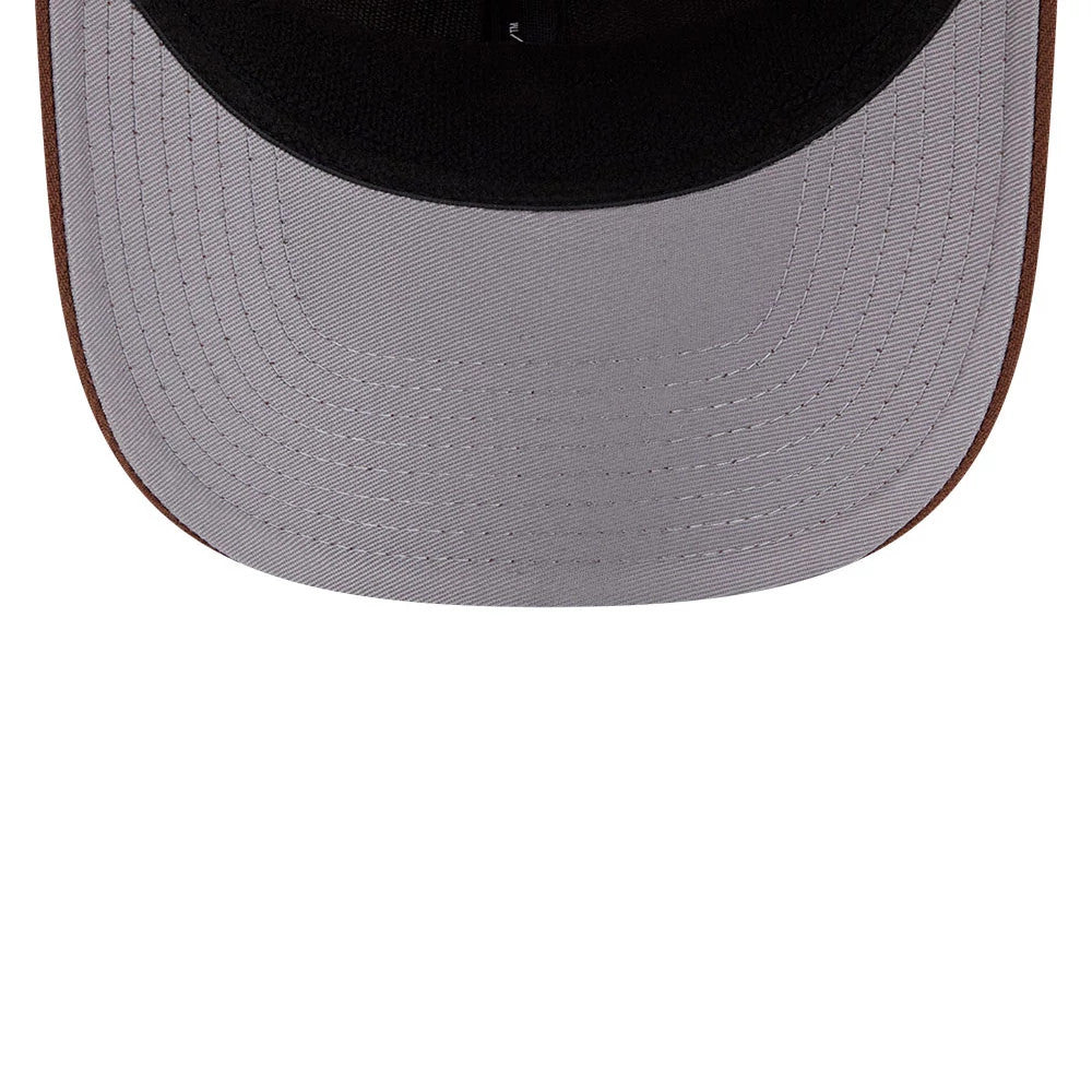 Yankees MLB Candied Pecan Beige New Era 9SEVENTY Stretch Snap Adjustable Cap, inside view showing the grey undervisor with brown stitching along the edge, a black sweatband lining the crown, and neat grey taping.