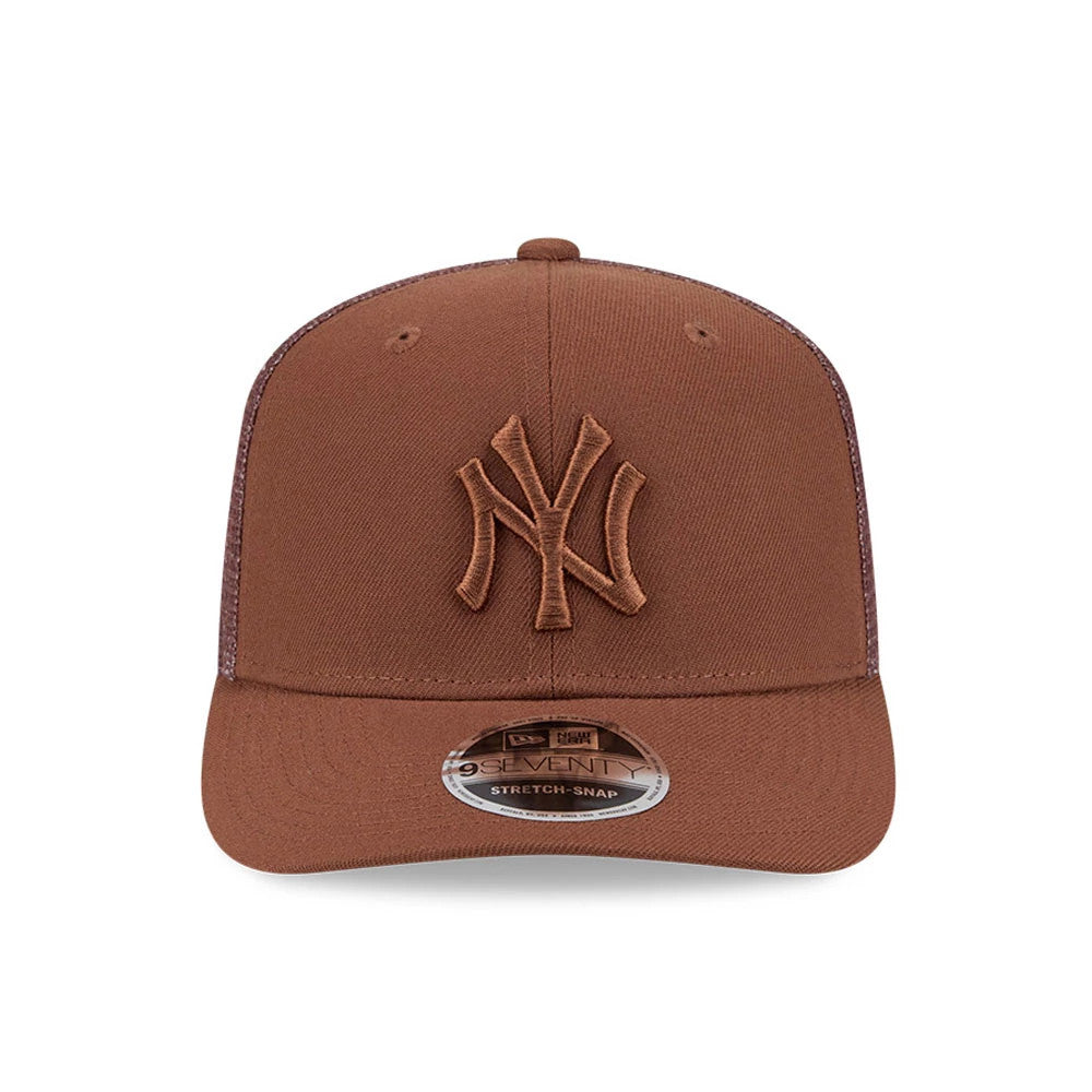 Yankees MLB Tiramisu Dark Brown New Era 9SEVENTY Stretch Snap Adjustable Cap, front view showing a raised dark brown embroidered NY logo on the front panel, brown visor with a 9SEVENTY size sticker, and matching eyelets and top button.