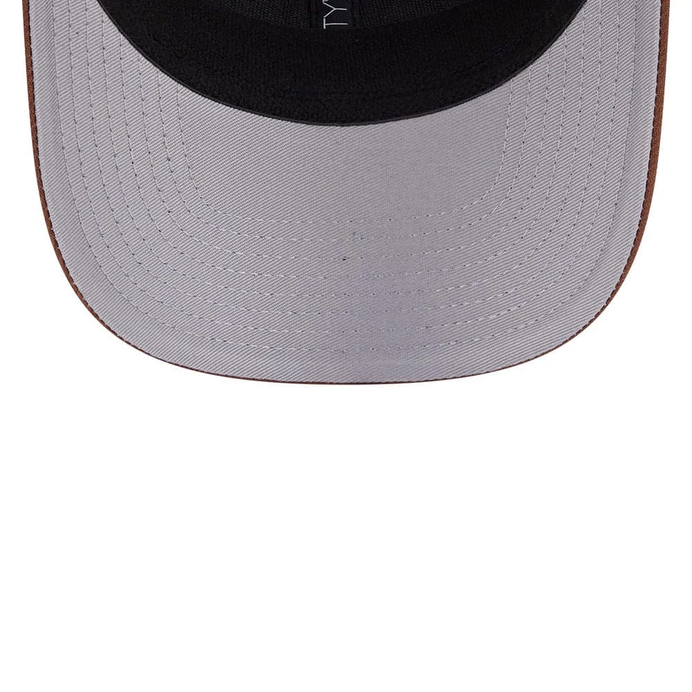 Pictured is this MLB Tiramisu New York Yankees 9SEVENTY Stretch Snap cap in dark brown. 2