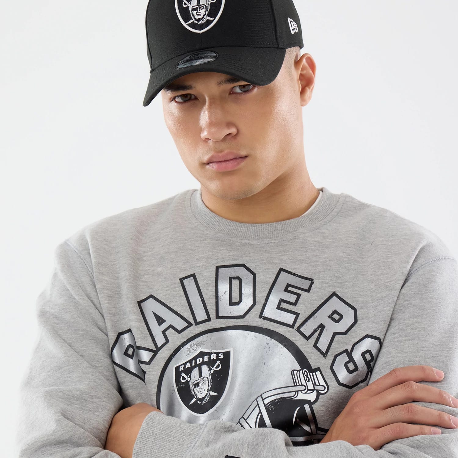 The model is wearing this NFL Training 2026 Las Vegas Raiders Crew Neck Sweater in grey. 4