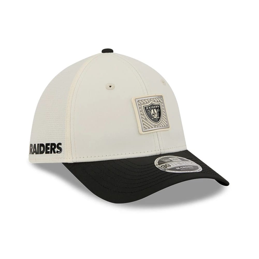 Las Vegas Raiders NFL Training 2026 White New Era 39THIRTY M-Crown Stretch Fit Cap, front view showing a raised Raiders logo patch on the front panel, a black curved visor with a 39THIRTY size sticker, and RAIDERS text on the left side.