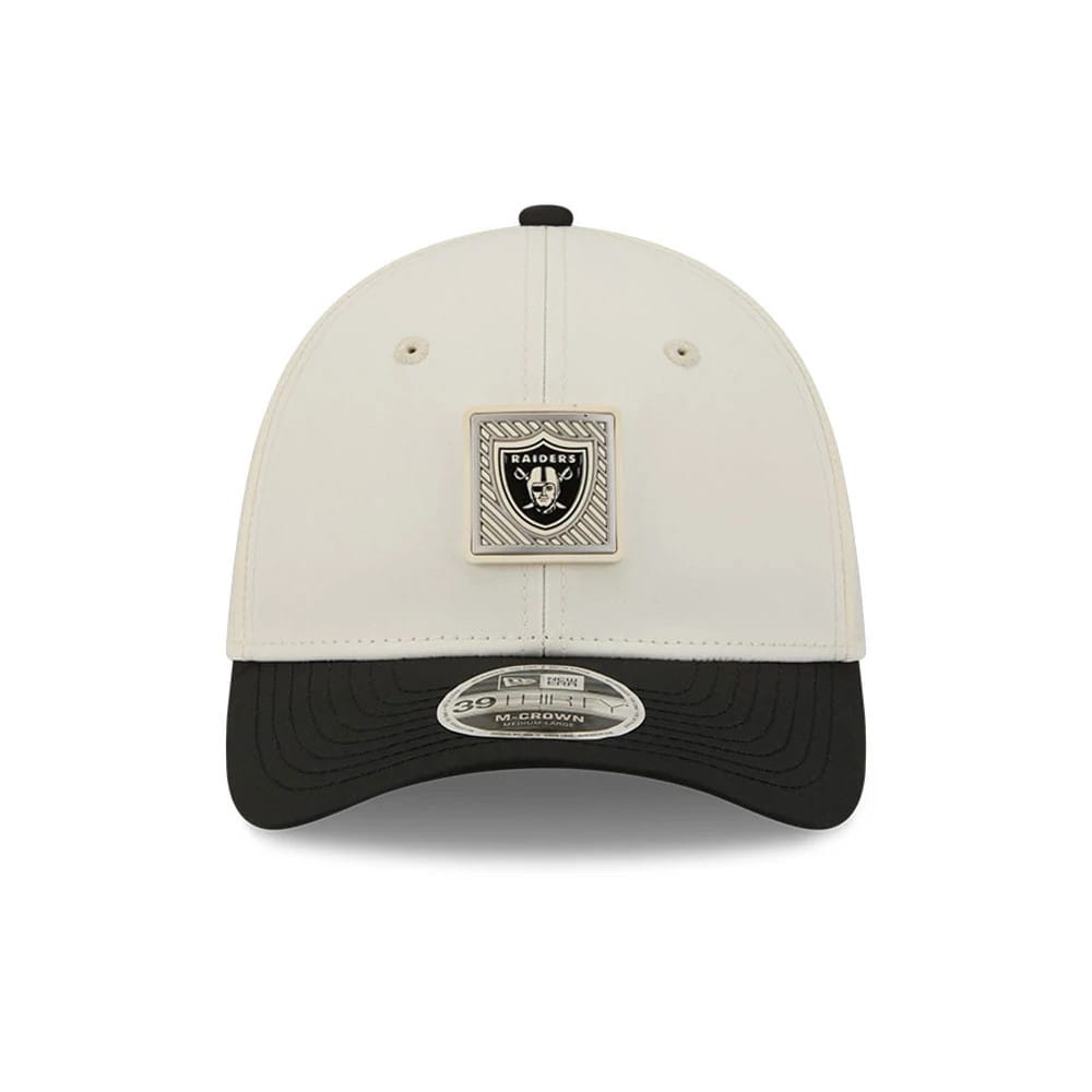 Las Vegas Raiders NFL Training 2026 White New Era 39THIRTY M-Crown Stretch Fit Cap, front view showing the embroidered Raiders logo on the white crown, a contrasting black curved visor, and a 39THIRTY size sticker on the visor.