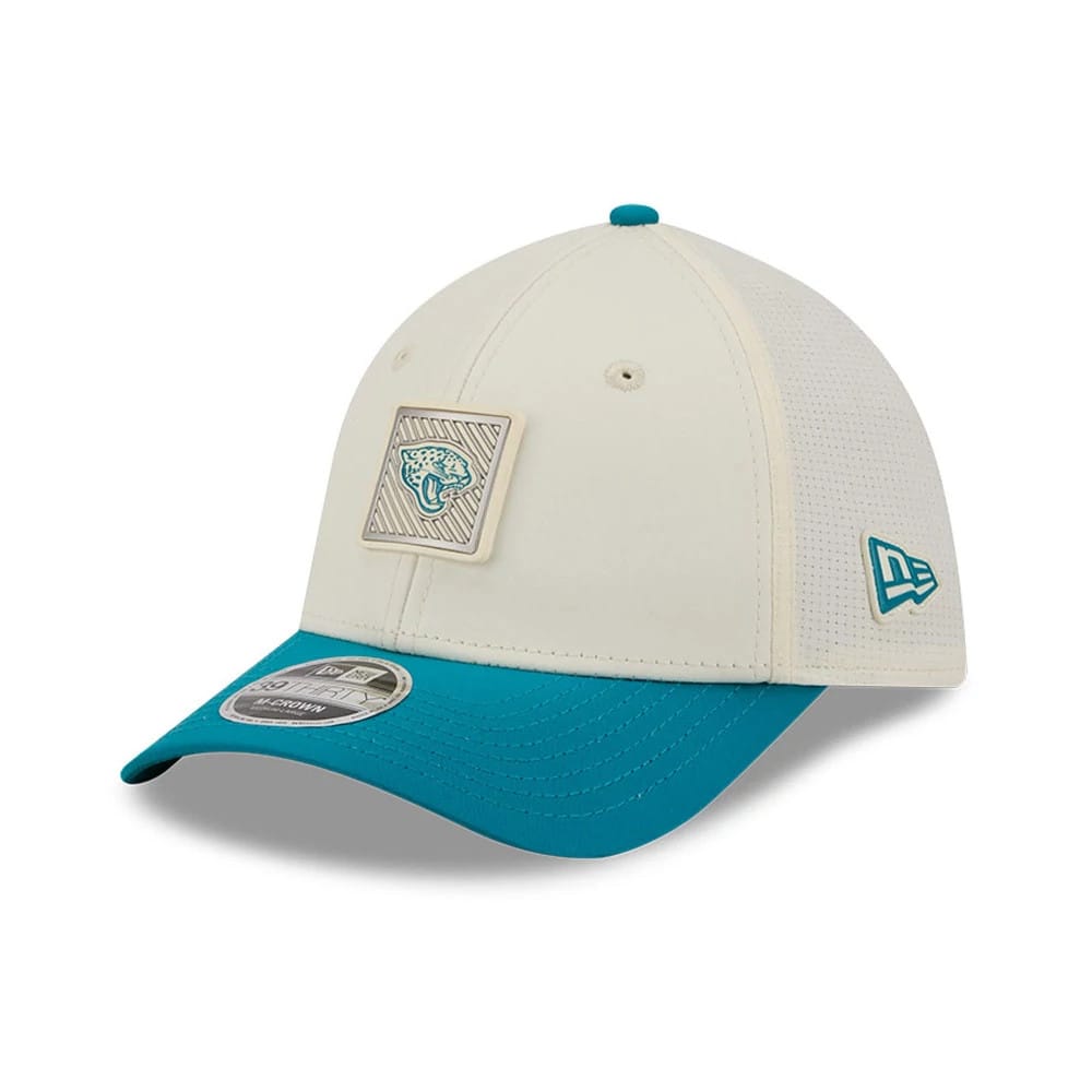 Jaguars NFL Training 2026 White New Era 39THIRTY M-Crown Stretch Fit Cap, three-quarter view showing a raised embroidered Jaguars logo patch on the front panel, a teal curved visor with a 39THIRTY size sticker.