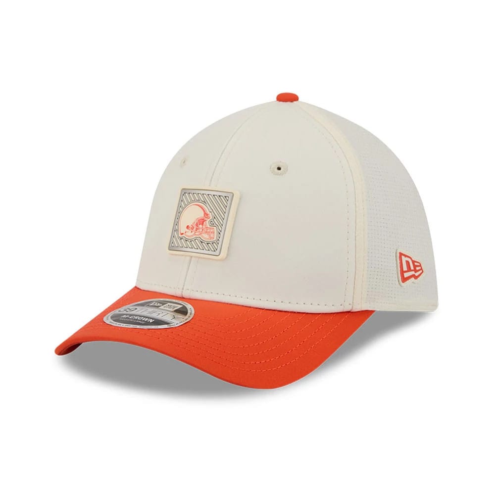 Cleveland Browns NFL Training 2026 White New Era 39THIRTY M-Crown Stretch Fit Cap, front view showing the orange embossed team logo on the front panel, curved orange visor with 39THIRTY size sticker, and orange New Era logo on the left side.