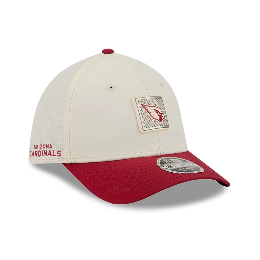 Arizona Cardinals NFL Training 2026 White New Era 39THIRTY M-Crown Stretch Fit Cap, three-quarter view showing the Arizona Cardinals embroidered logo on the front panel, contrasting red curved visor with a 39THIRTY size sticker.