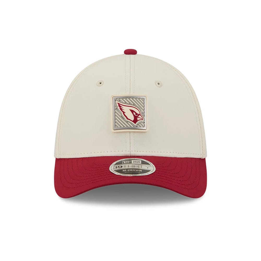 Arizona Cardinals NFL Training 2026 White New Era 39THIRTY M-Crown Stretch Fit Cap, front view showing the raised embroidered Cardinals logo on a square patch centred on the white front panel, with a contrasting red curved visor.