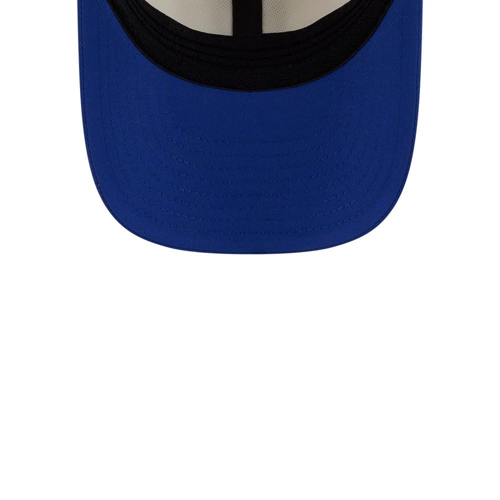 New York Giants NFL Training 2026 White New Era 39THIRTY M-Crown Stretch Fit Cap, inside view showing the black sweatband and white taping against the blue visor, highlighting the structured design and seamless integration of materials.