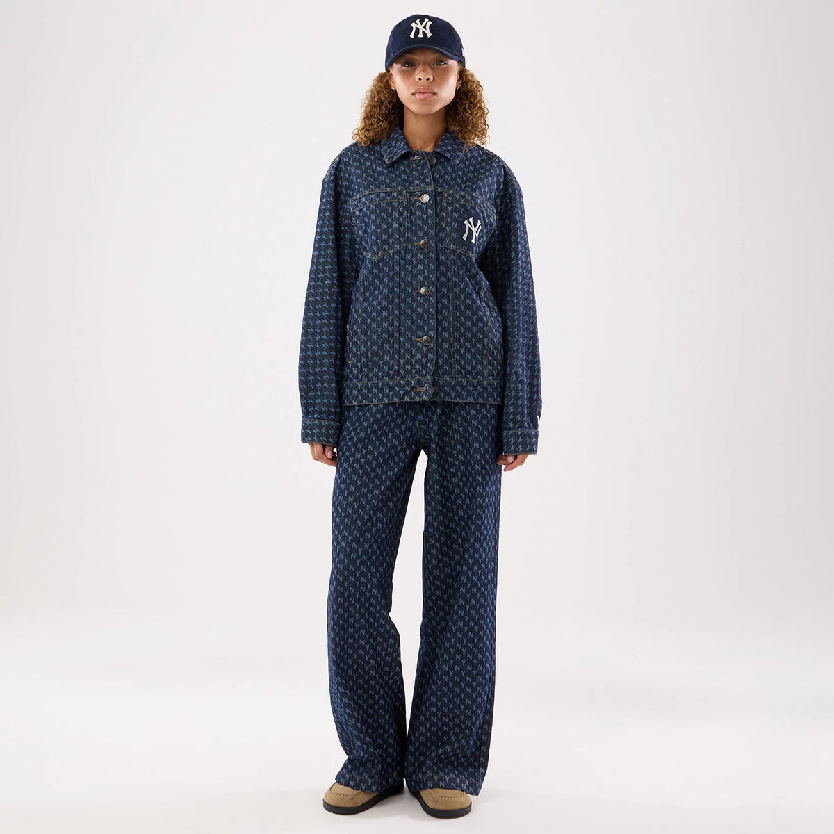 New Era New York Yankees Womens MLB Denim Navy Jacket, front view on a model styled with matching trousers and cap, displaying a patterned denim style with a white embroidered Yankees logo on the chest and button-down front closure.