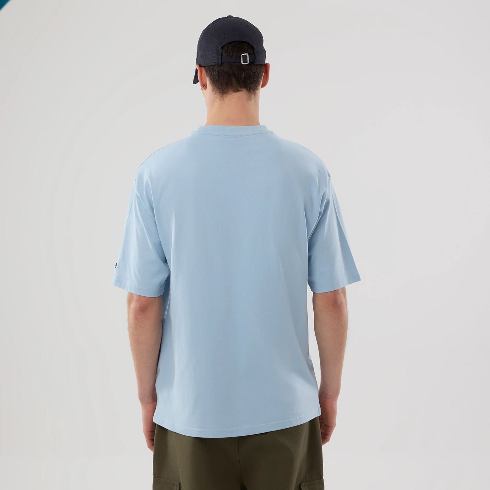 The model is wearing this MLB Food Graphic New York Yankees Oversized T-Shirt in pastel blue. 2