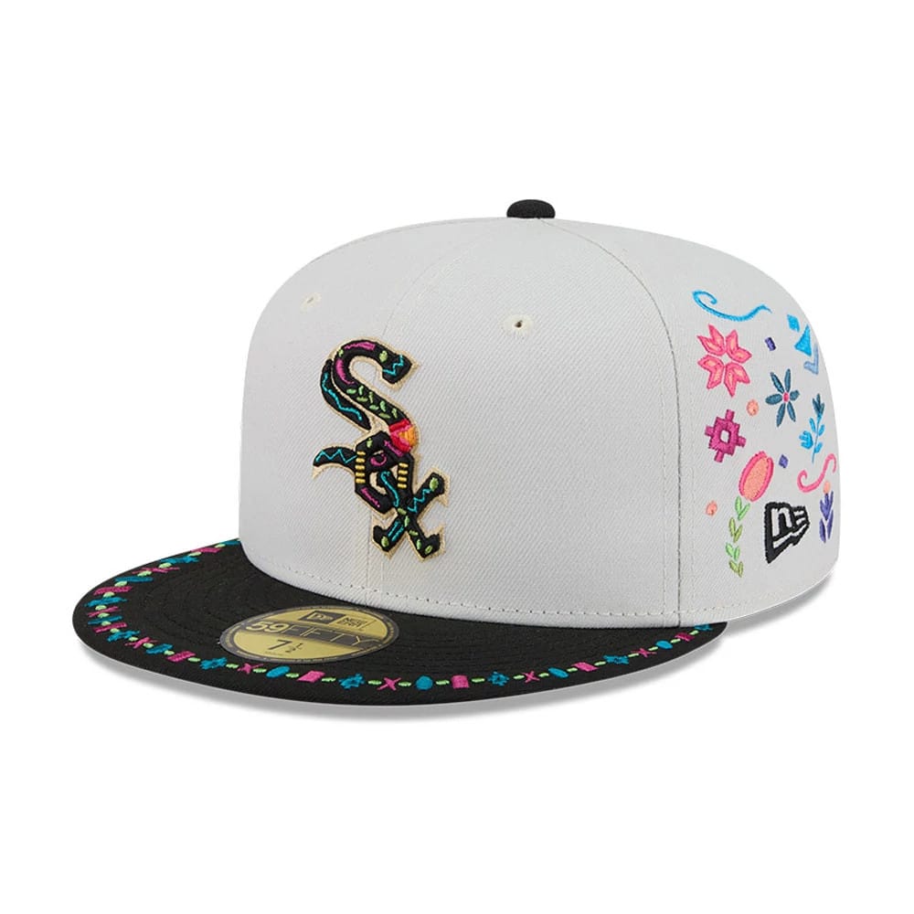 Chicago White Sox MLB Heritage Light Beige New Era 59FIFTY Fitted Cap, front view showing a multicoloured embroidered White Sox logo on the front panel, a black visor with floral embroidery, and a gold 59FIFTY size sticker.