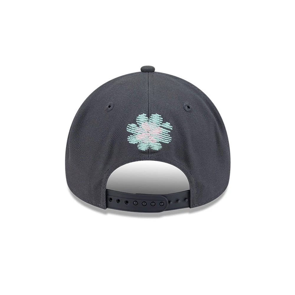 Pictured is this MLB Day Of The Dead Chicago White Sox 9FORTY A-Frame cap in grey. 6
