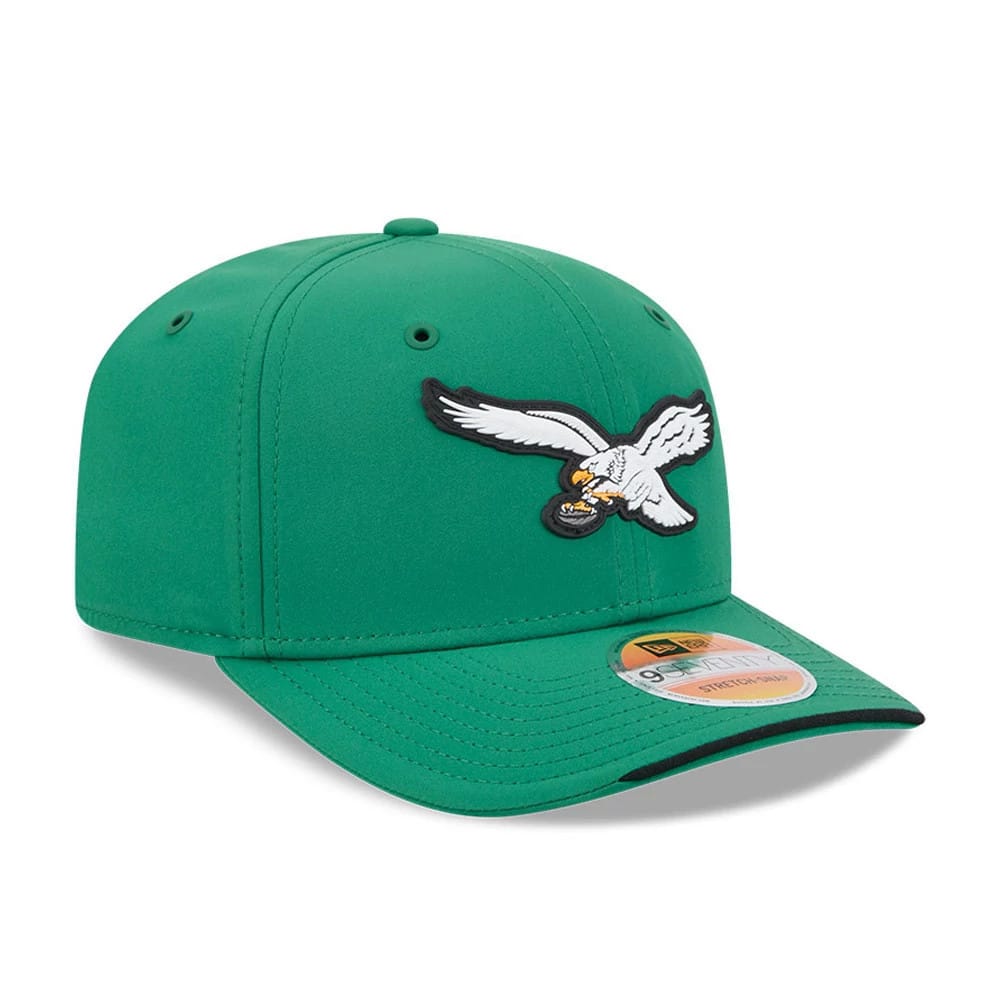 Eagles NFL Sideline 2026 Green New Era 9SEVENTY Stretch Snap Adjustable Cap, front view showing a white embroidered eagle logo on the front panel with a green curved visor and an orange 9SEVENTY size sticker.