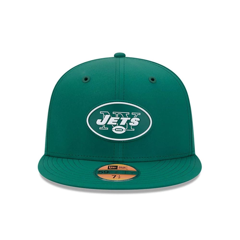 New York Jets NFL Sideline 2026 Green New Era 59FIFTY Fitted Cap, front view showing the raised embroidered Jets oval logo on the centre of the structured green crown, with a flat green visor and a gold 59FIFTY size sticker.
