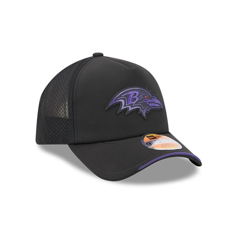 Baltimore Ravens NFL Sideline 2026 Black New Era 9FORTY Apex Adjustable Cap, three-quarter view showing the purple and black embroidered Ravens logo on the front panel, a curved black visor with a purple edge, and a 9FORTY size sticker.