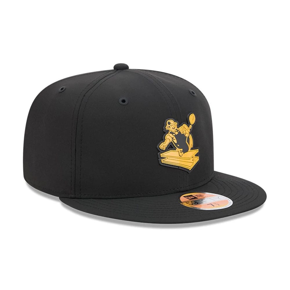 Pittsburgh Steelers NFL Sideline 2026 Black New Era 59FIFTY Fitted Cap, front view showing a yellow embroidered logo of a steelworker on the front panel, with a black flat visor and a gold 59FIFTY size sticker on the visor.
