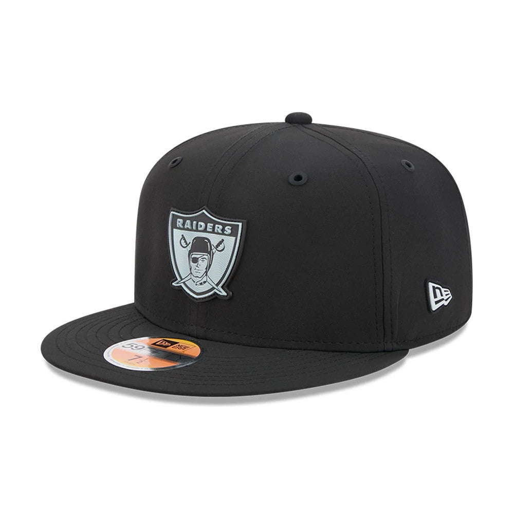 Las Vegas Raiders NFL Sideline 2026 Black New Era 59FIFTY Fitted Cap, front view showing the silver and black embroidered Raiders logo on the front panel, black flat visor with an orange and white 59FIFTY size sticker.