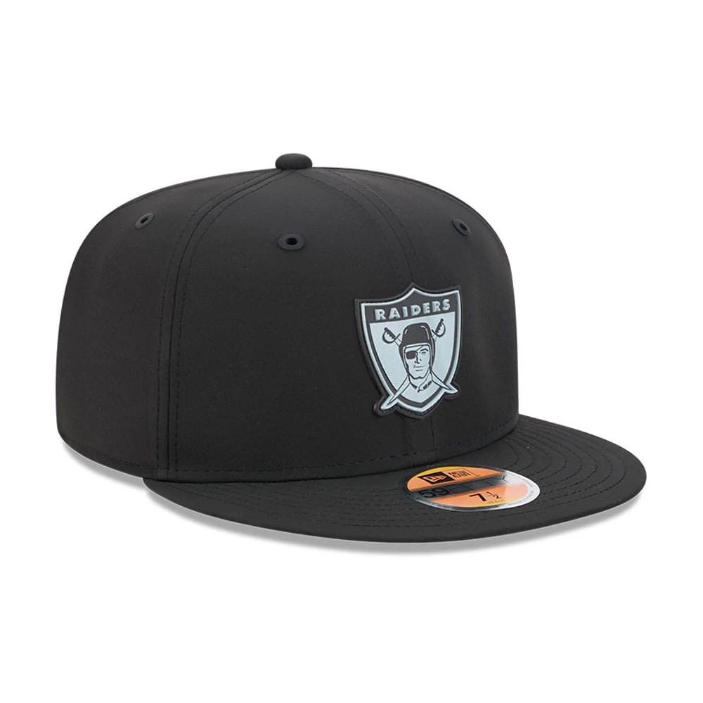 Las Vegas Raiders NFL Sideline 2026 Black New Era 59FIFTY Fitted Cap, front view showing a grey and black raised Raiders logo embroidered on the front panel, a flat black visor with an orange and white gold 59FIFTY size sticker.