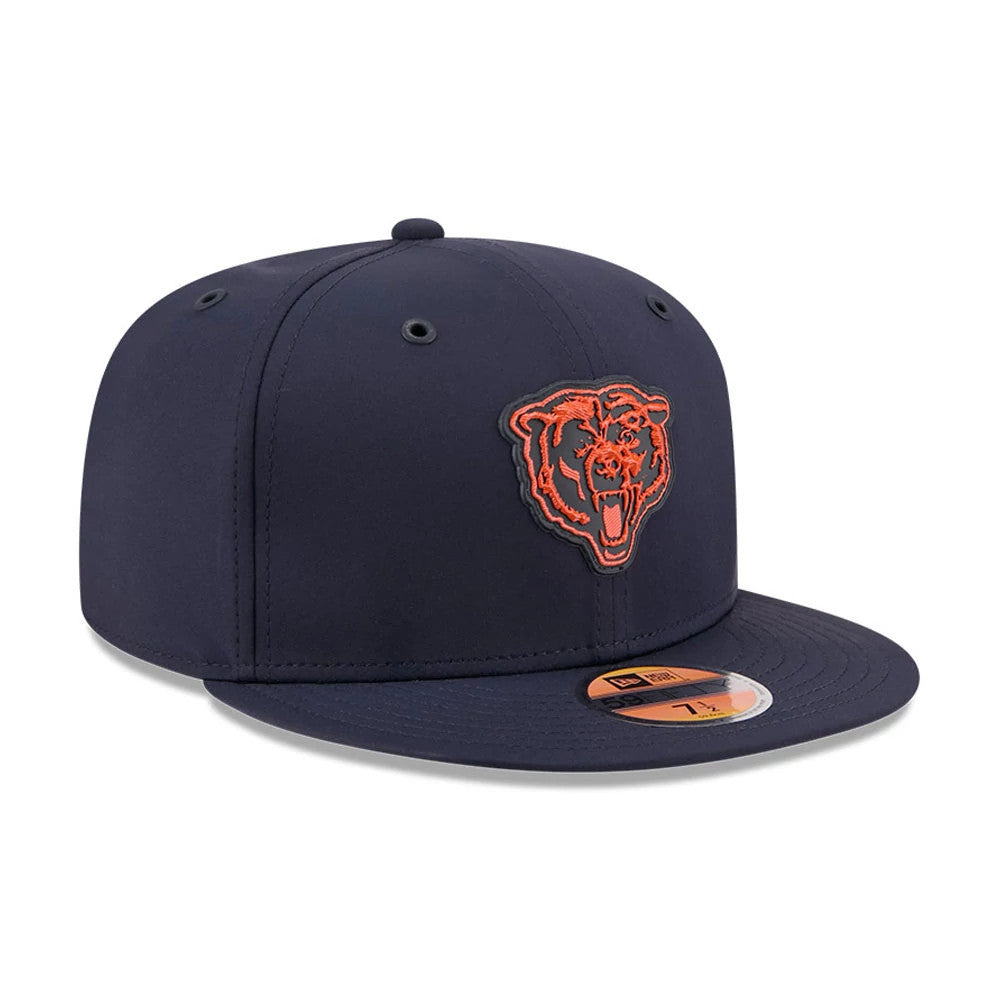 Chicago Bears NFL Sideline 2026 Navy New Era 59FIFTY Fitted Cap, front view showing an orange embroidered bear logo on the structured front panel, navy flat visor and a gold 59FIFTY size sticker on the visor.