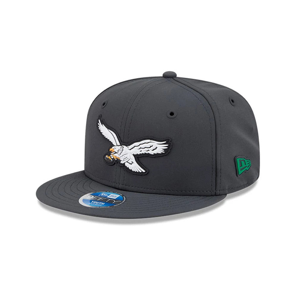 Eagles Youth NFL Sideline 2026 Charcoal New Era 9FIFTY Snapback Adjustable Cap, front view showing the white and black embroidered eagle logo on the front panel, grey curved visor with a 9FIFTY size sticker.
