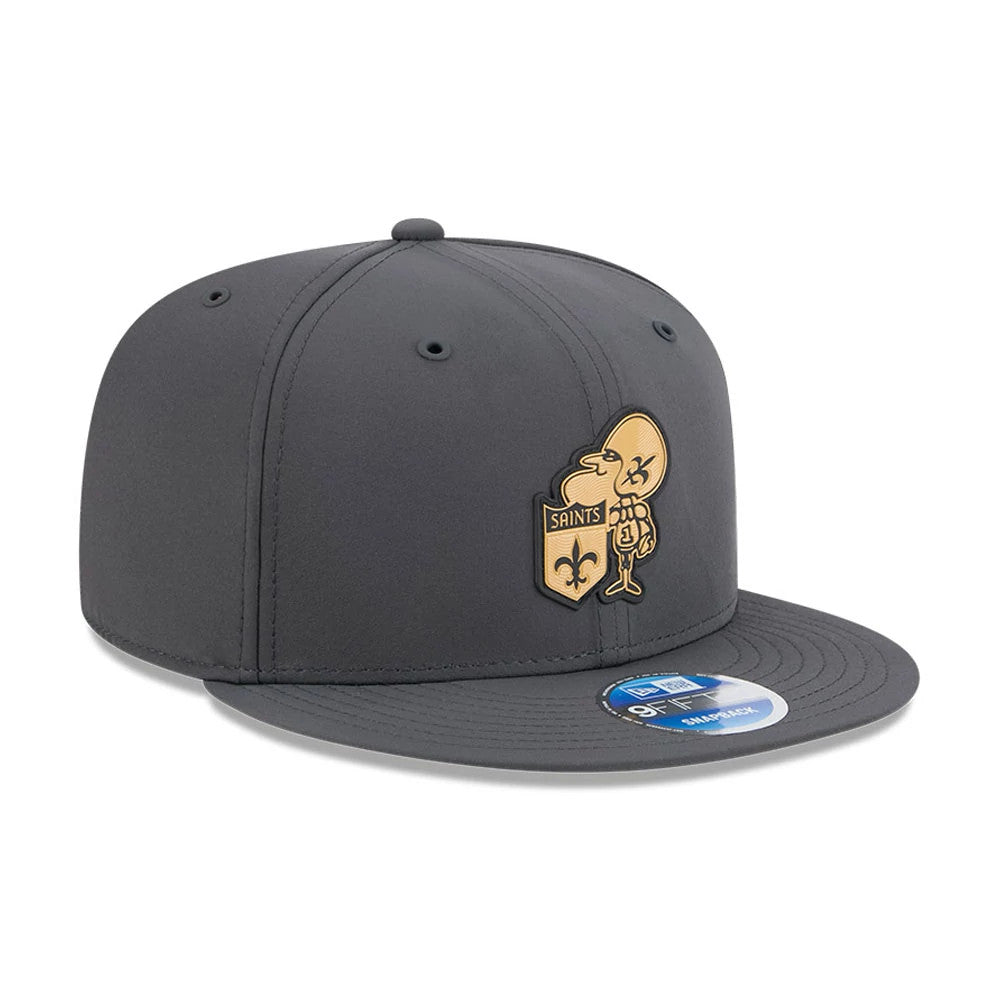 Pictured is this NFL Sideline 2026 New Orleans Saints 9FIFTY Snapback cap in charcoal. 4