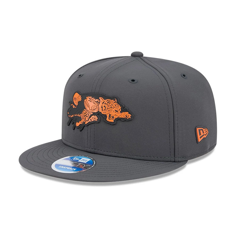 Pictured is this NFL Sideline 2026 Cincinnati Bengals 9FIFTY Snapback cap in charcoal. 1