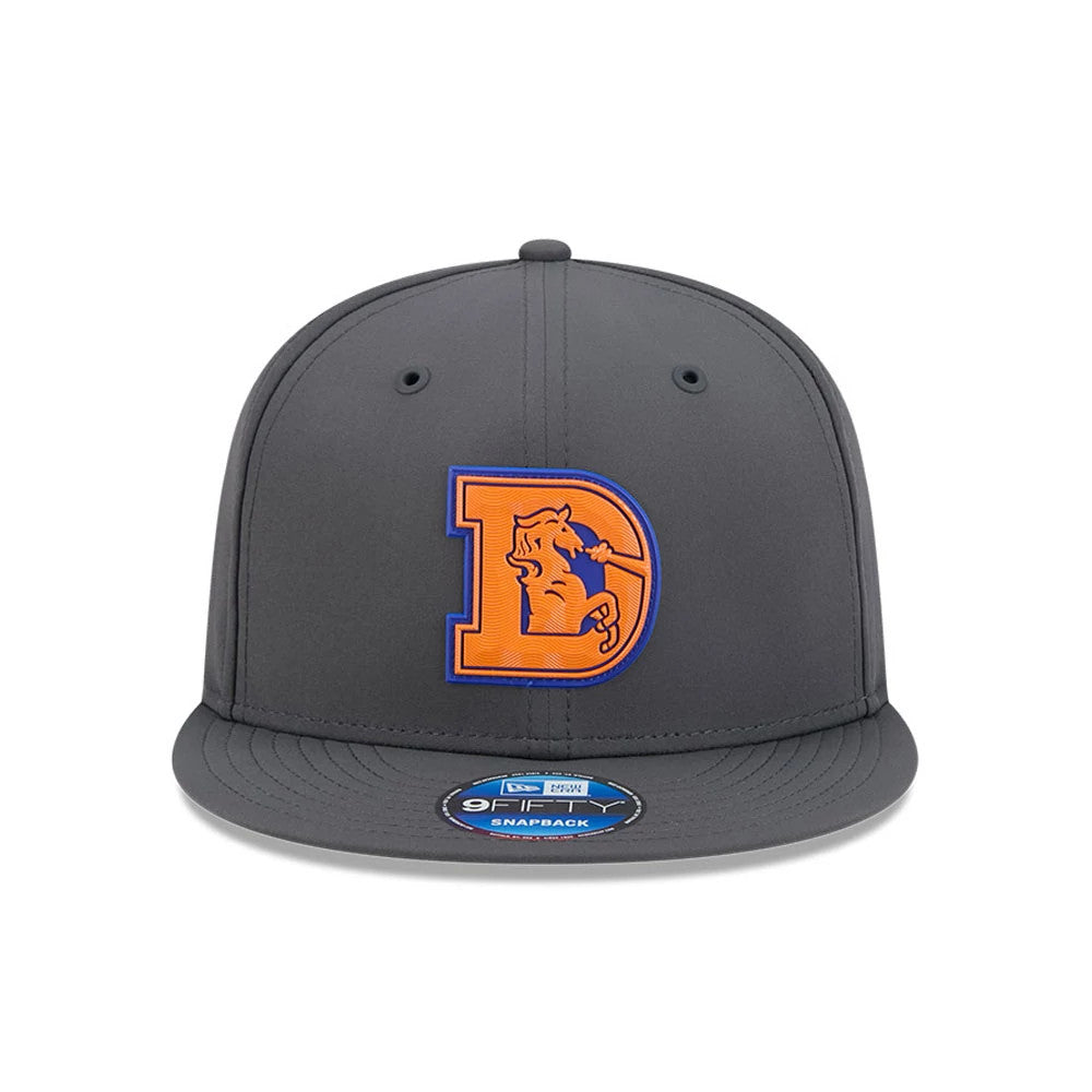 Denver Broncos NFL Sideline 2026 Charcoal New Era 9FIFTY Snapback Adjustable Cap, front view showing a large orange and blue embroidered D logo with a bronco on the structured charcoal crown, and a 9FIFTY size sticker on the flat visor.