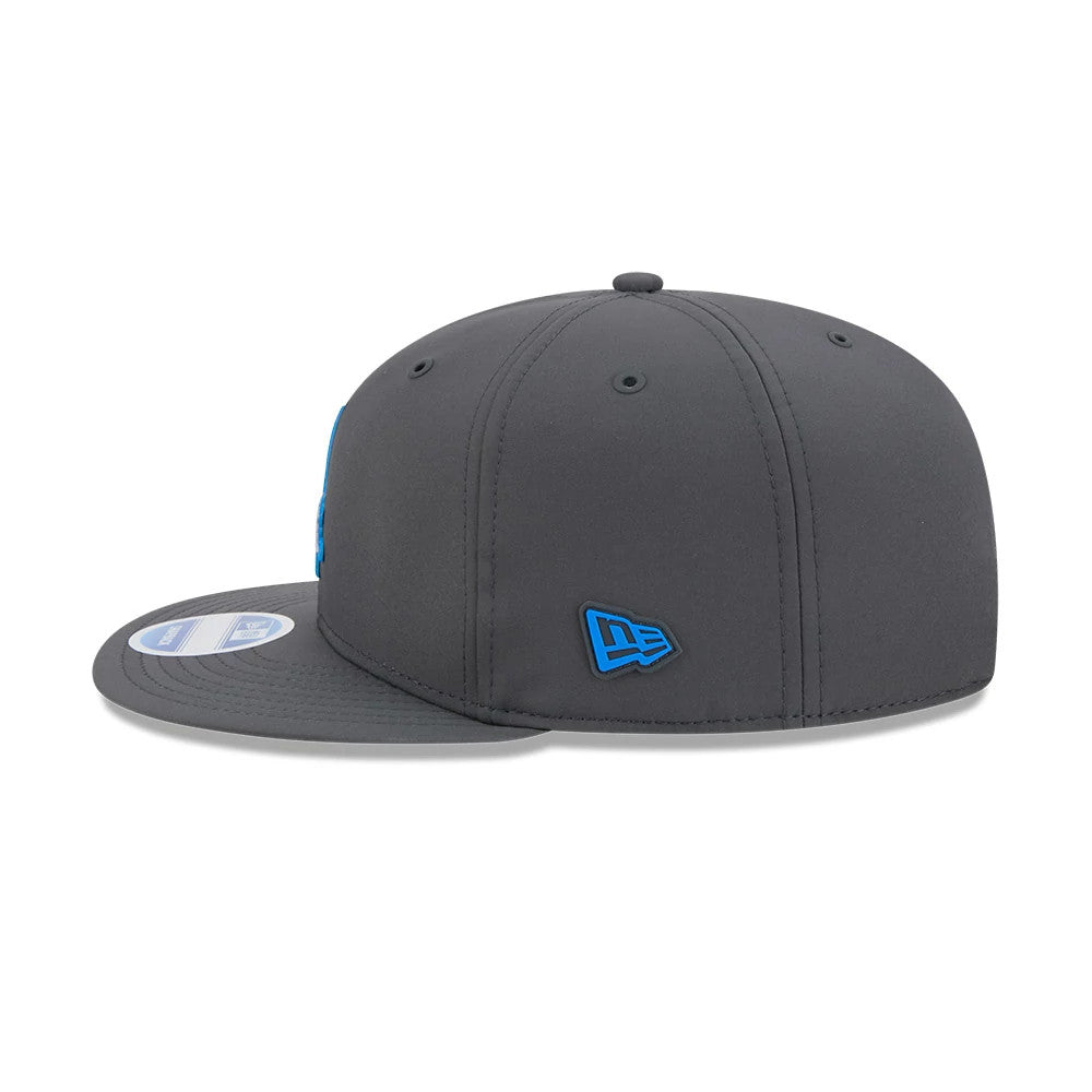 Detroit Lions NFL Sideline 2026 Charcoal New Era 9FIFTY Snapback Adjustable Cap, side view showing the blue embroidered New Era flag logo on the left side, flat charcoal visor with size sticker, and structured charcoal crown.