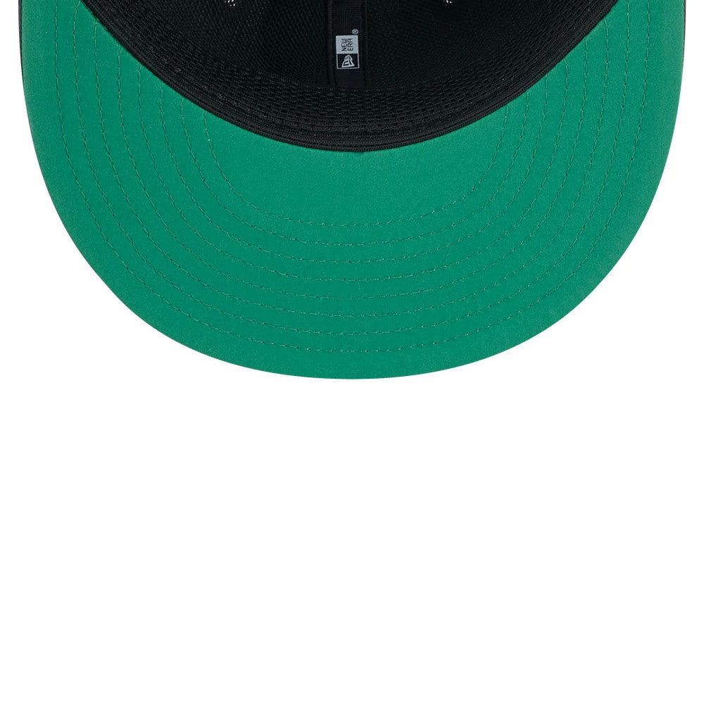 Eagles NFL Sideline 2026 Charcoal New Era 9FIFTY Snapback Adjustable Cap, inside view showing green undervisor, black sweatband and taping with a central New Era flag logo, delivering a finish to the cap's interior design.