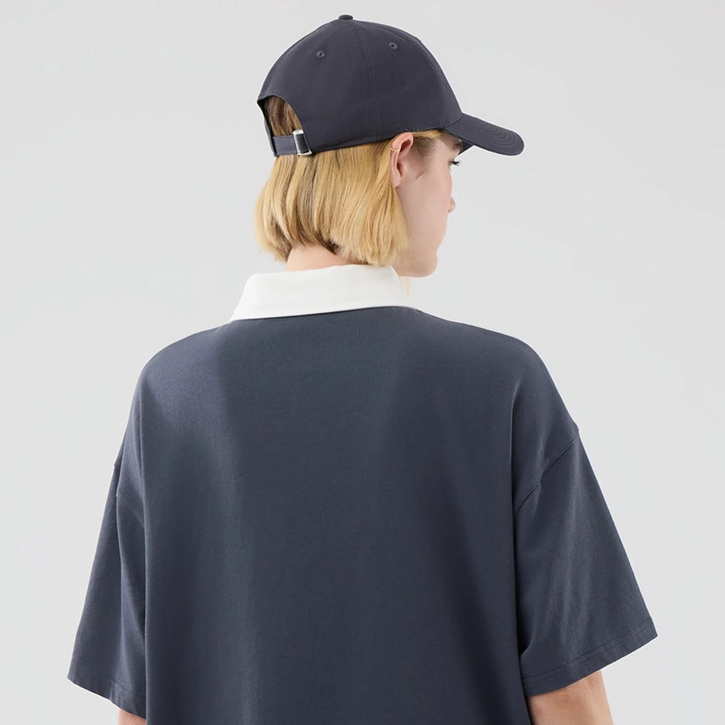 The model is wearing this MLB LA Dodgers Polo T-Shirt in grey. 8