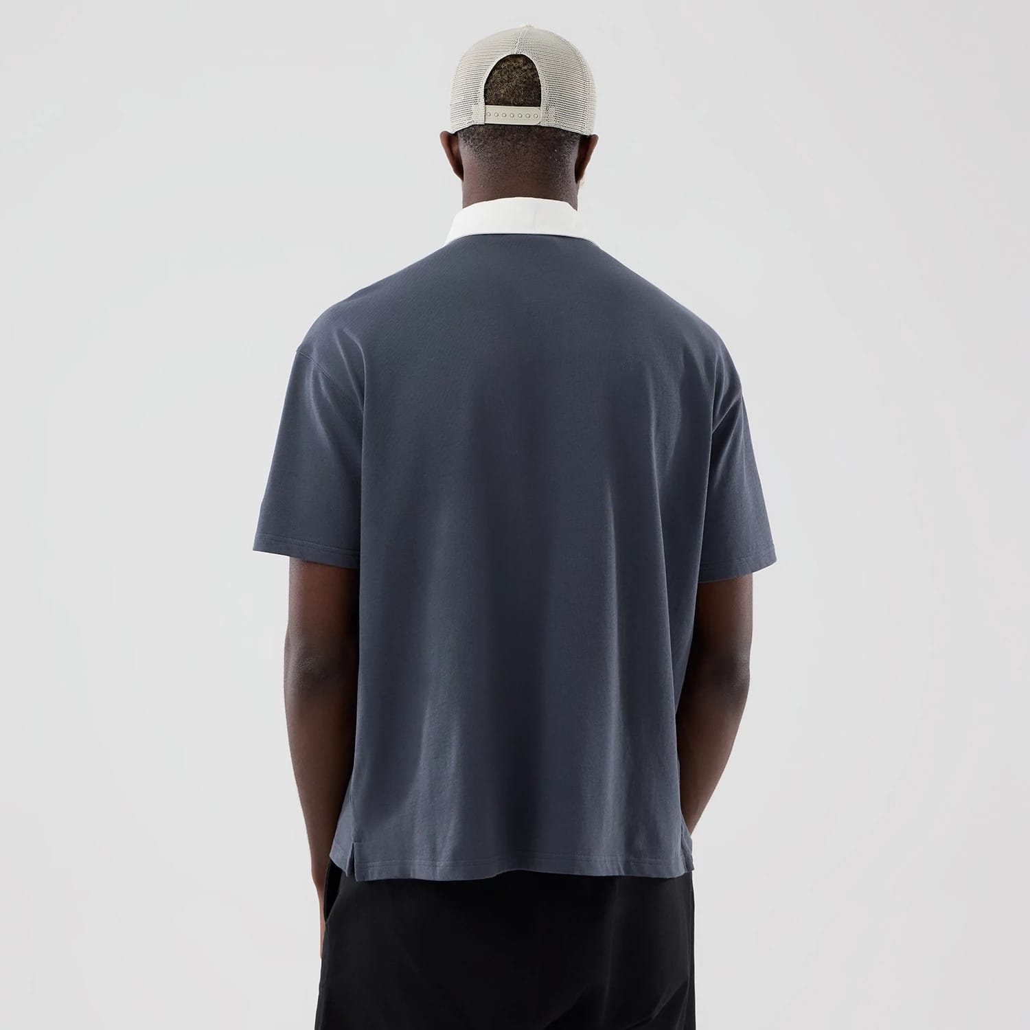The model is wearing this MLB LA Dodgers Polo T-Shirt in grey. 2