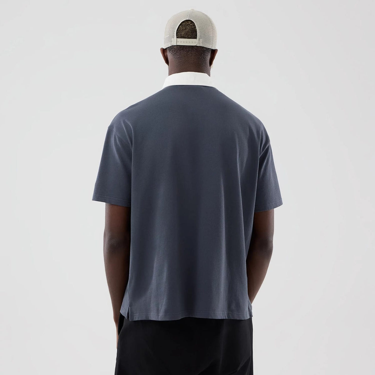 The model is wearing this MLB LA Dodgers Polo T-Shirt in grey. 2