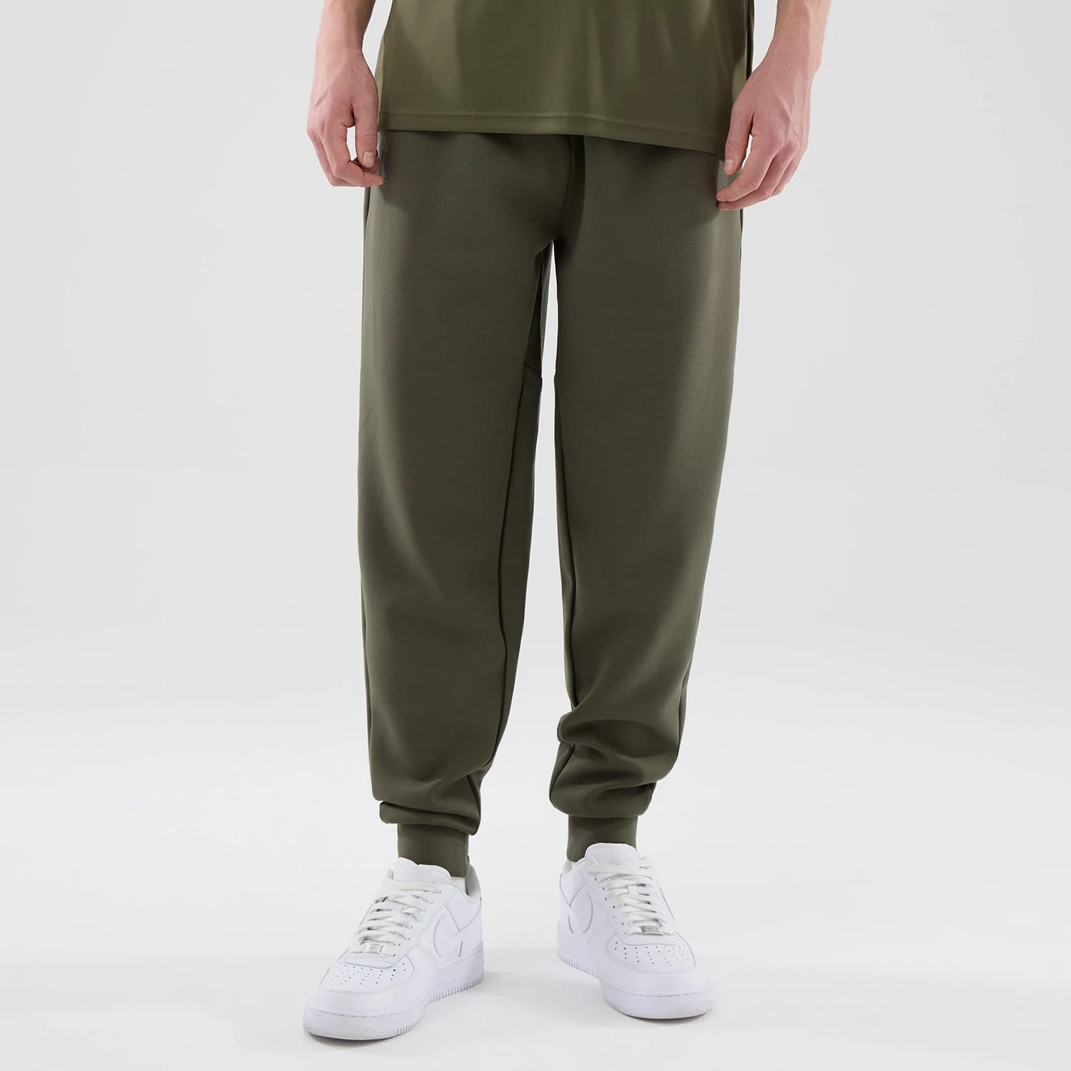 The model is wearing these MLB Core Plus New York Yankees Joggers in green. 1