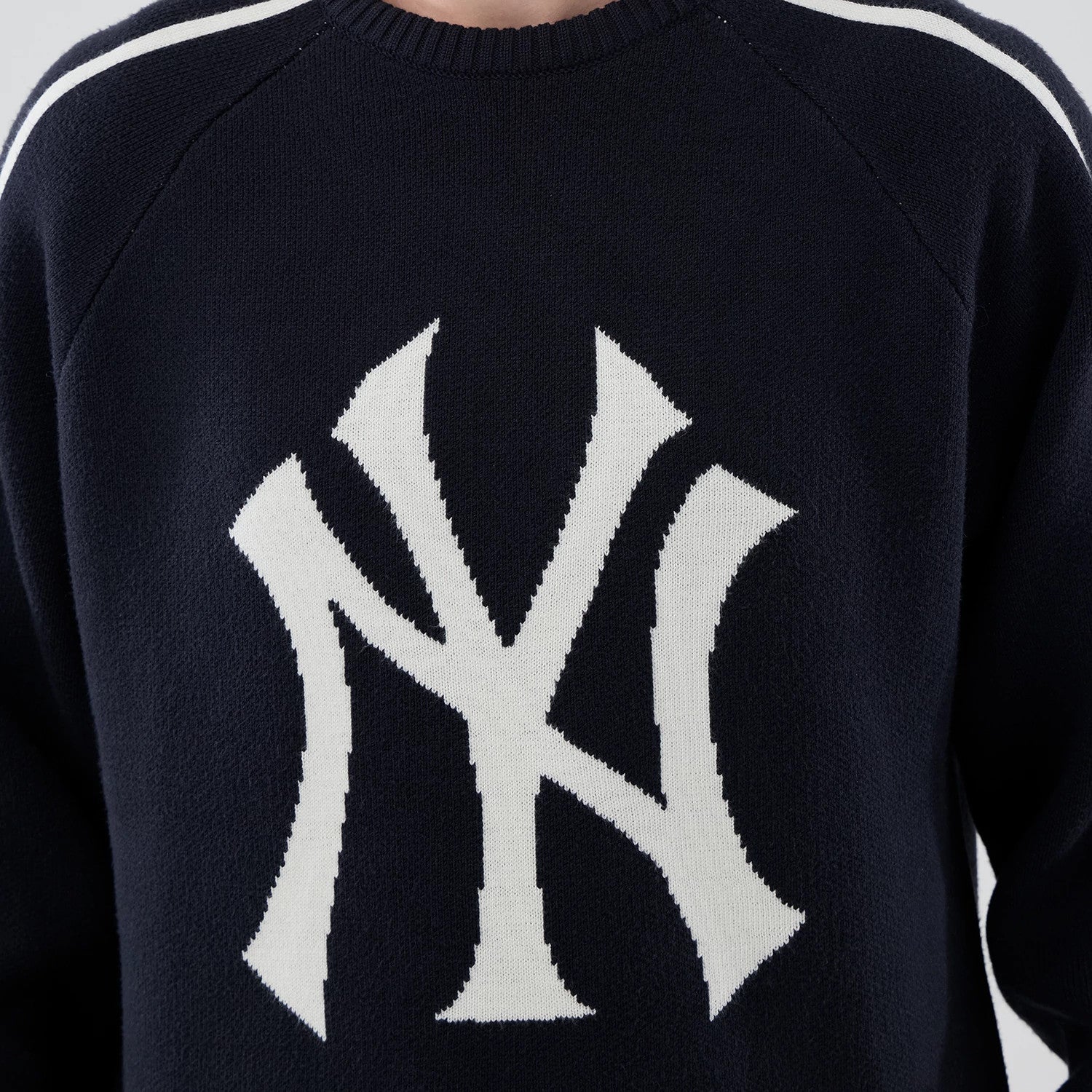 The model is wearing this MLB Knit New York Yankees Knitted Sweater in navy. 4