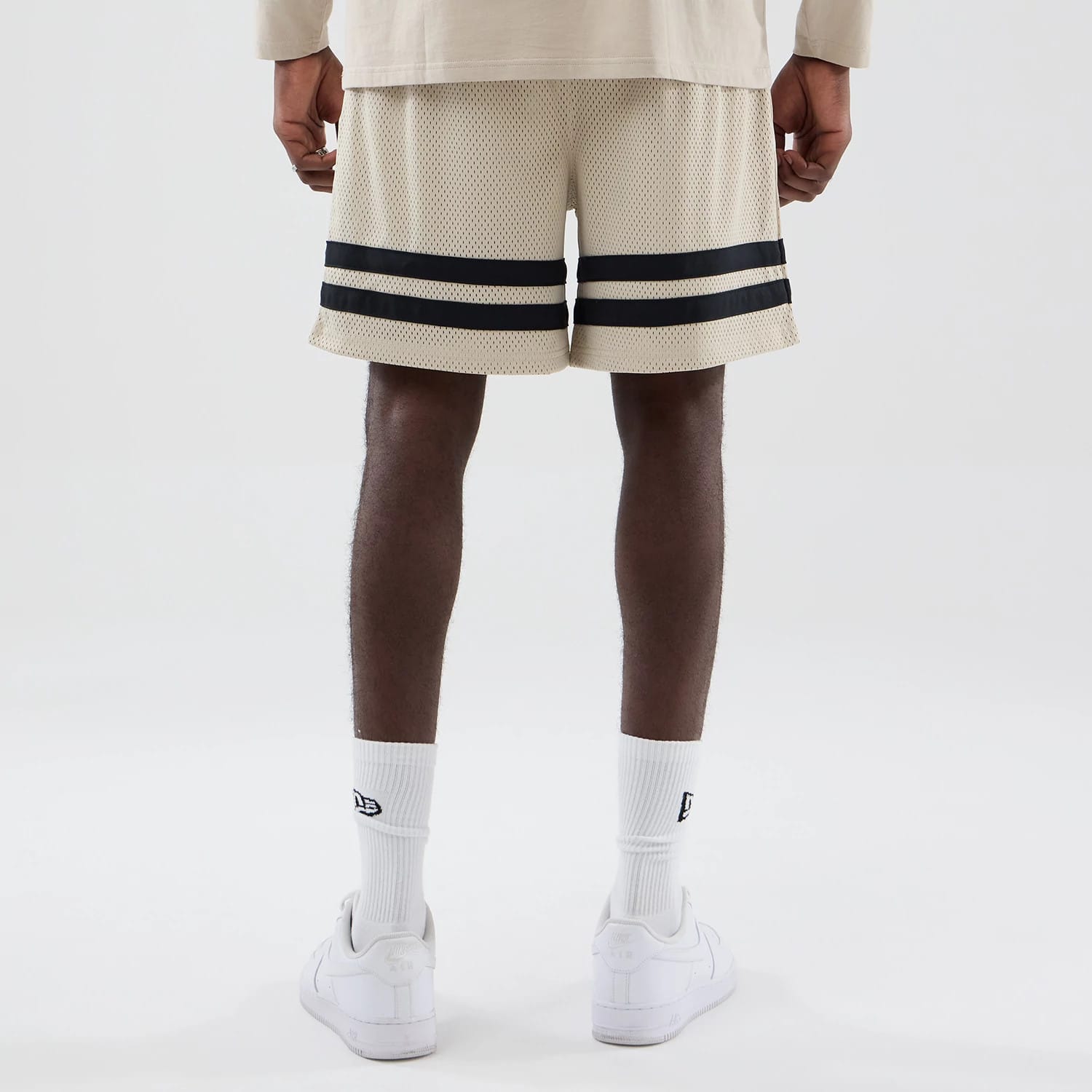 The model is wearing these MLB New York Yankees Oversized Mesh Shorts in light beige. 2