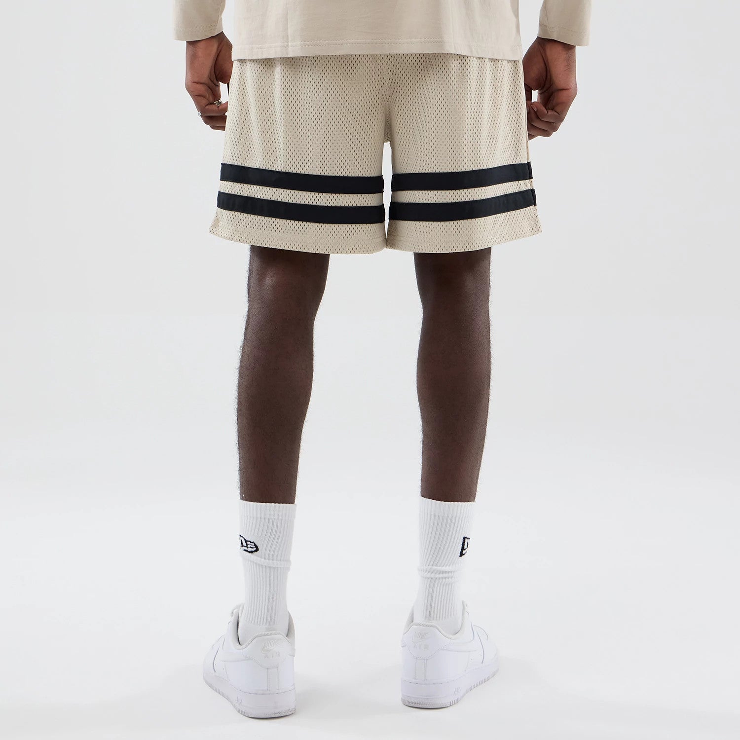 The model is wearing these MLB New York Yankees Oversized Mesh Shorts in light beige. 2