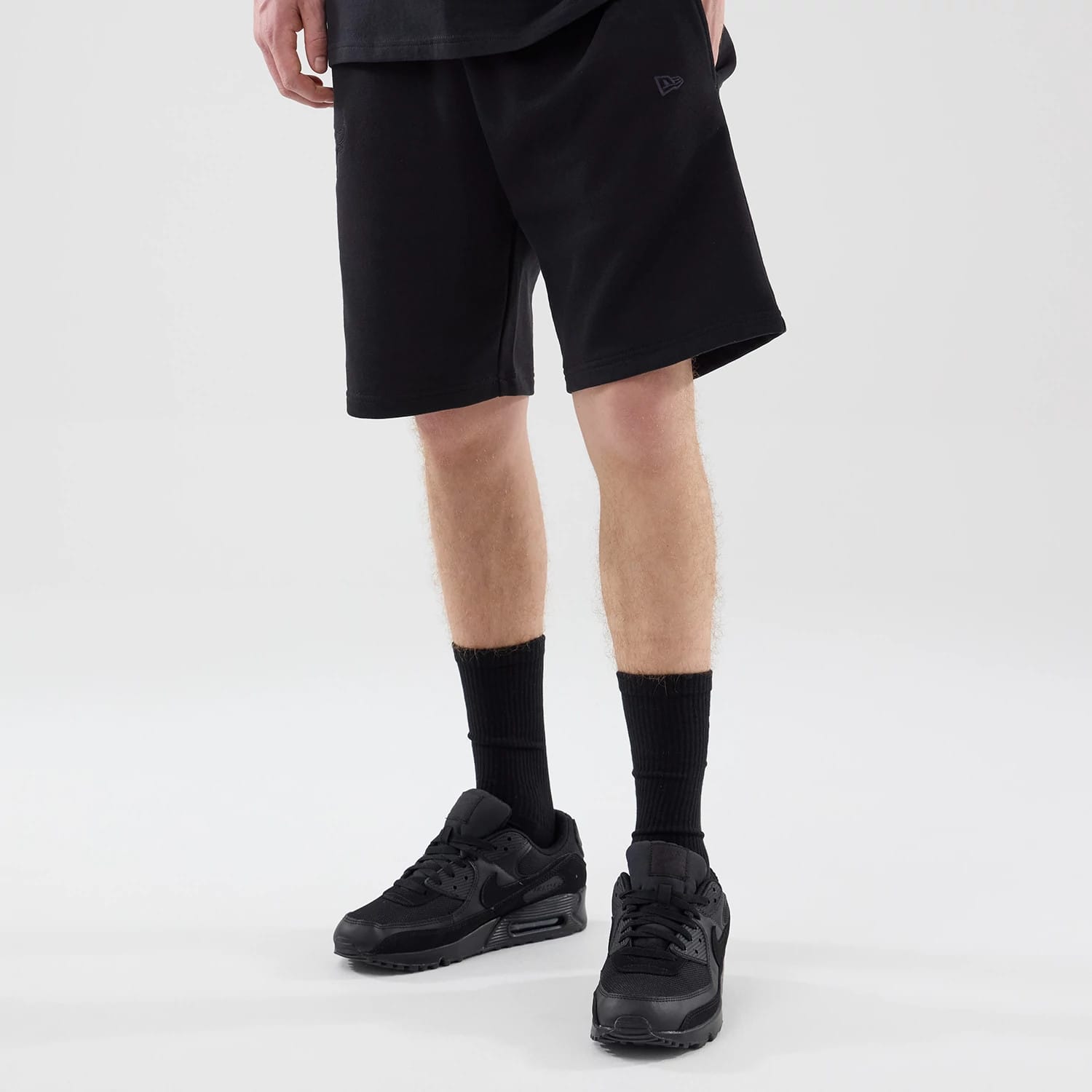 The model is wearing these NBA League Essential Chicago Bulls Oversized Shorts in black. 1