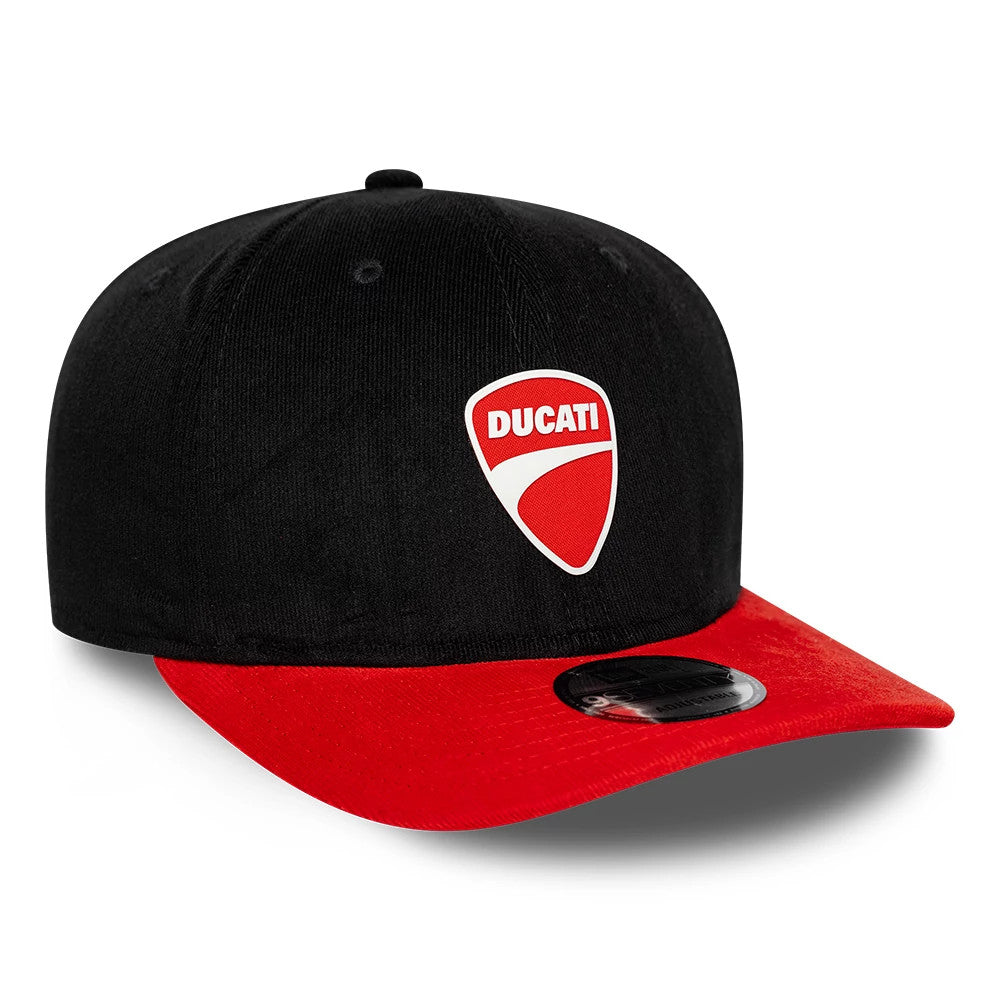 Pictured is this Ducati Motor Contrast Visor 9SEVENTY Stretch Snap cap in black. 3