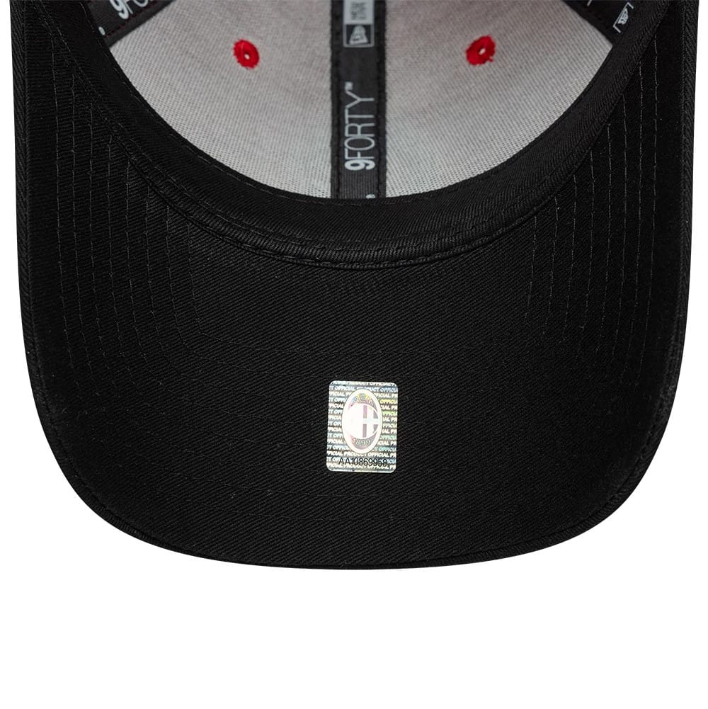 Pictured is this AC Milan Contrast 9FORTY cap in red. 5