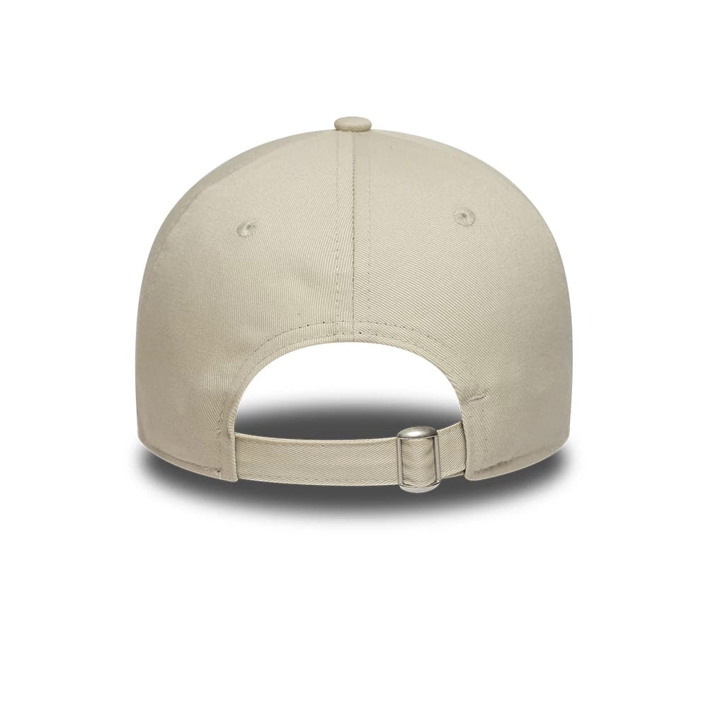 Pictured is this Manchester United FC 9TWENTY cap in cream. 4