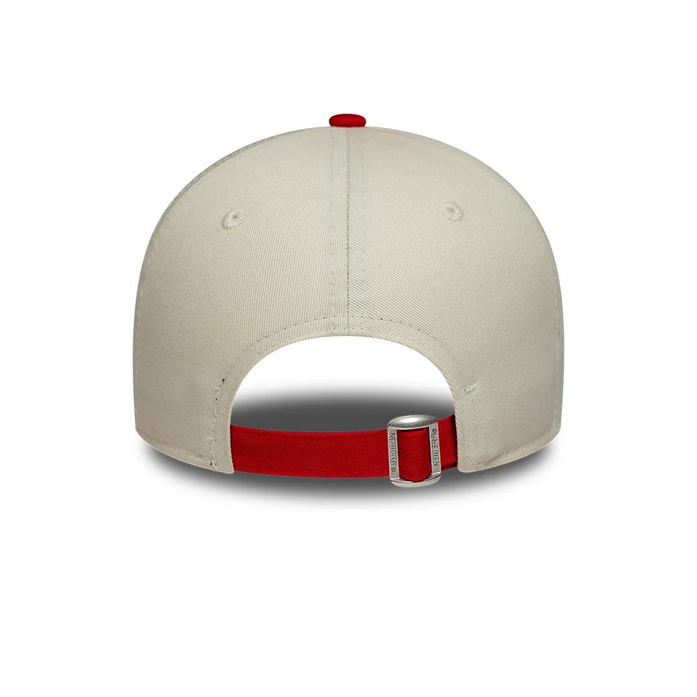Pictured is this Womens Manchester United FC 9FORTY cap in cream & red. 4