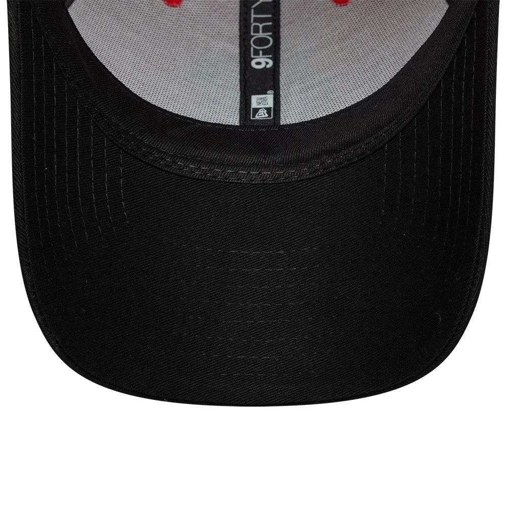 Pictured is this Manchester United FC Contrast 9FORTY cap in red & black. 5