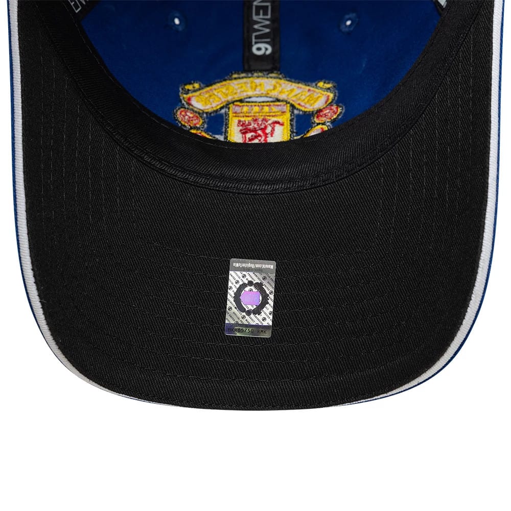 Manchester United FC 96 Blue New Era 9TWENTY Adjustable Cap, inside view showing the blue sweatband against the cap’s interior, black undervisor with the authenticity sticker, and detailed embroidered Manchester United crest on the inside top.